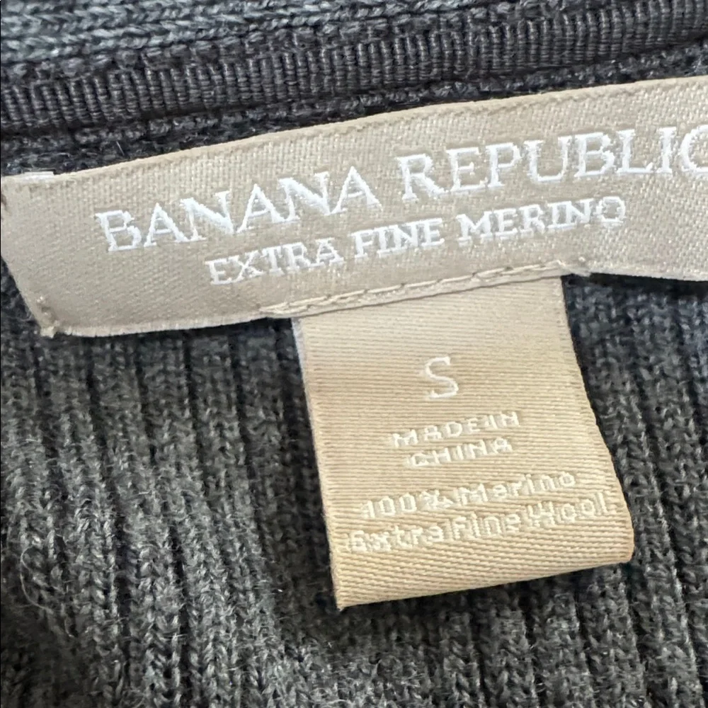 BANANA REPUBLIC 100% MERINO EXTRA FINE WOOL CARDIGAN SWEATER S DARK GRAY 427259